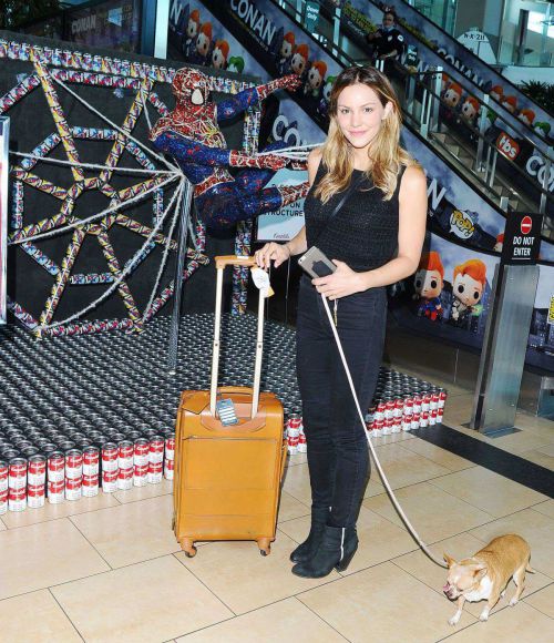 Katharine Mcphee Soup Spider Man At San Diego Airport 1