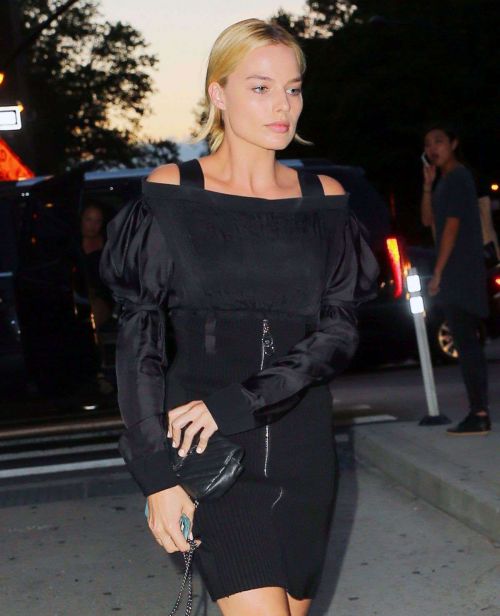 Margot Robbie Out For Dinner In New York 5