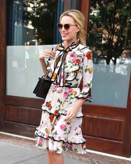 Margot Robbie in printed dress out in New York 4