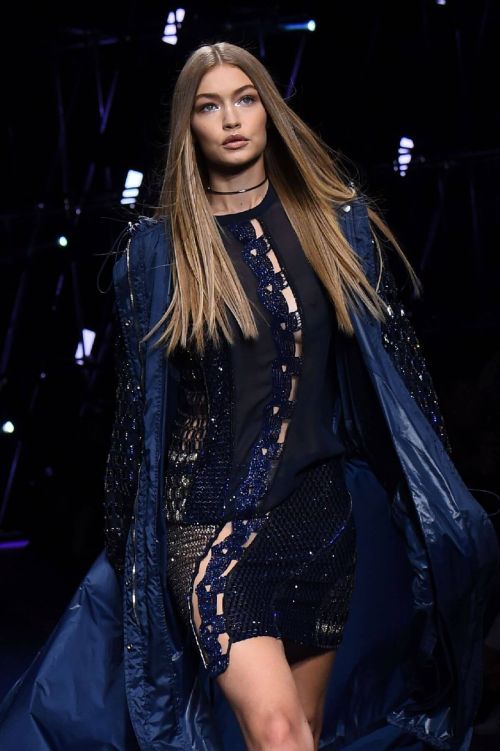 American Model Gigi Hadid at Versace Fashion Show in Milan 7