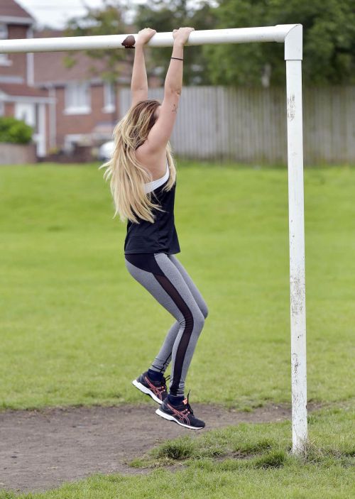 Charlotte Crosby Workout in Hear To Her Home in Newcastle - 14/09/2016 4