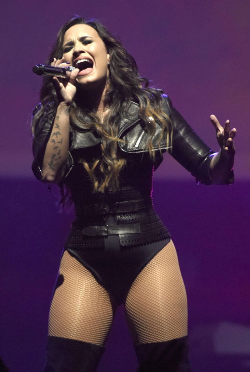 Demi Lovato Performs at Honda Civic Your in San Jose - 14/09/2016 23