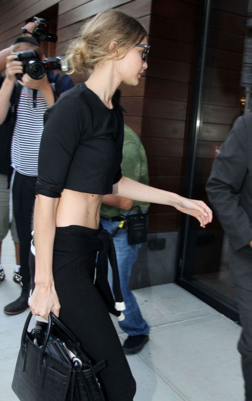 Gigi Hadid arrives at Her Hotel in New York 5