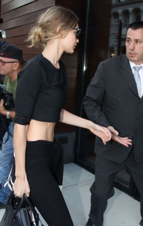 Gigi Hadid arrives at Her Hotel in New York 7