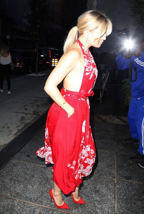 Kate Hudson Stills Arrives at NBC Studios in New York 9