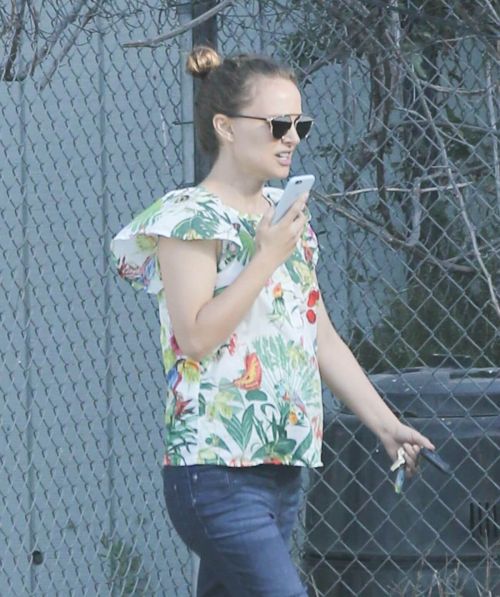 Natalie Portman Stills Out in Los Angeles 6