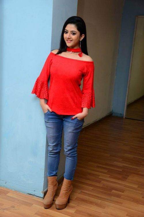 Shriya Sharma at Nirmala Convent Movie Interview Photos 5