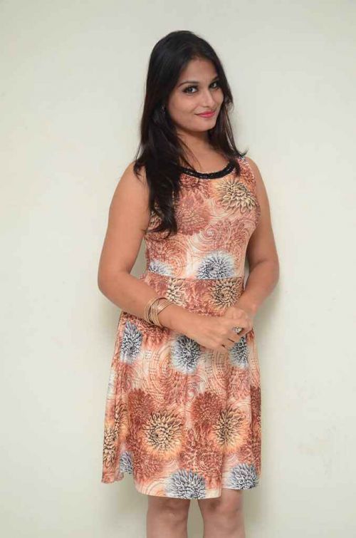 Sonakshi Dixit Hot Photoshoot in Flower Single Dress 4