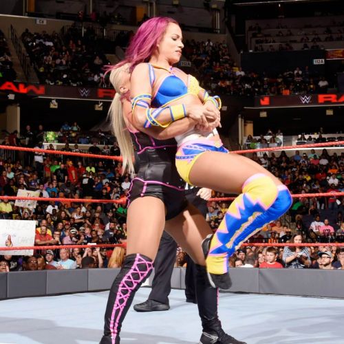 WWE Raw : Sasha Banks & Becky Lynch def. WWE Women Champion Charlotte & Dana Brooke 23