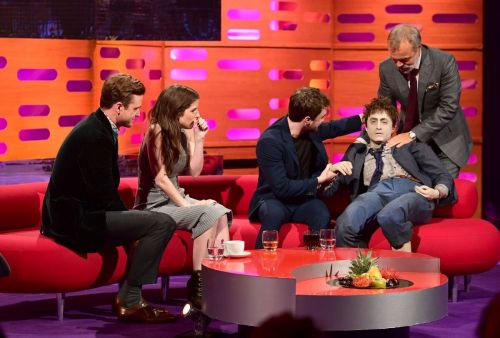 Anna Kendrick Hot at The Graham Norton Show in London Photos 2