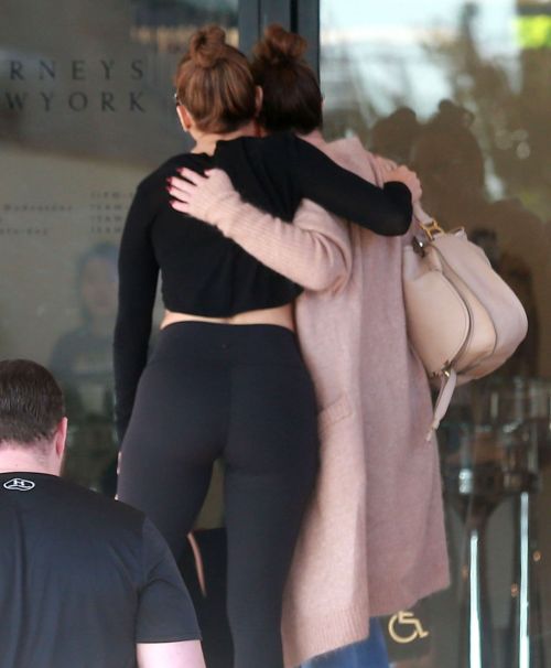 Jennifer Lopez and Leah Remini Shopping at Barneys New York Beverly Hills 7