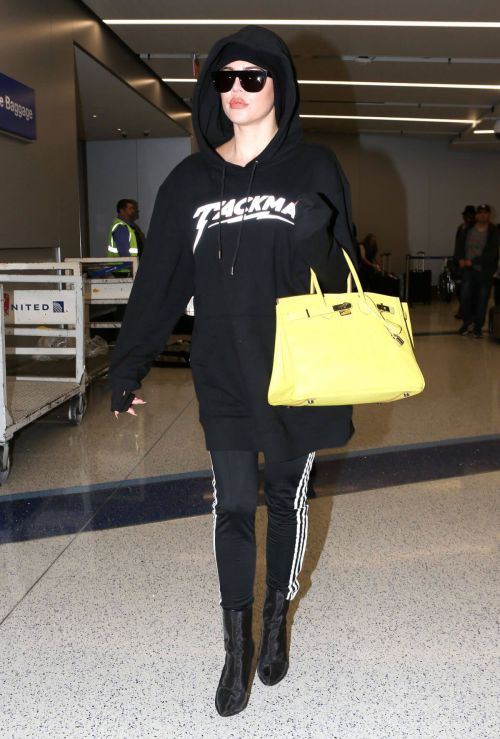 Khloe Kardashian Stills at LAX Airport in Los Angeles Images 2