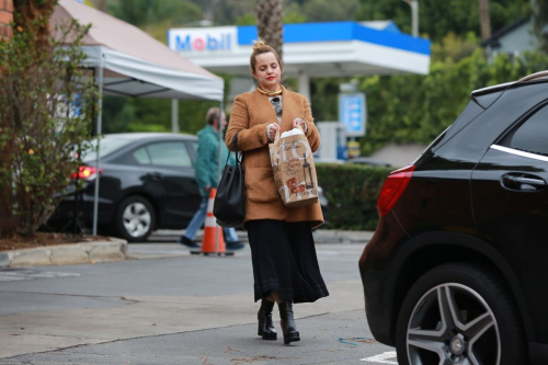 Mena Suvari Stills Shopping at Bristol Farms in West Hollywood 13