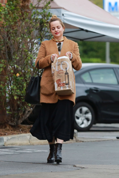 Mena Suvari Stills Shopping at Bristol Farms in West Hollywood 6