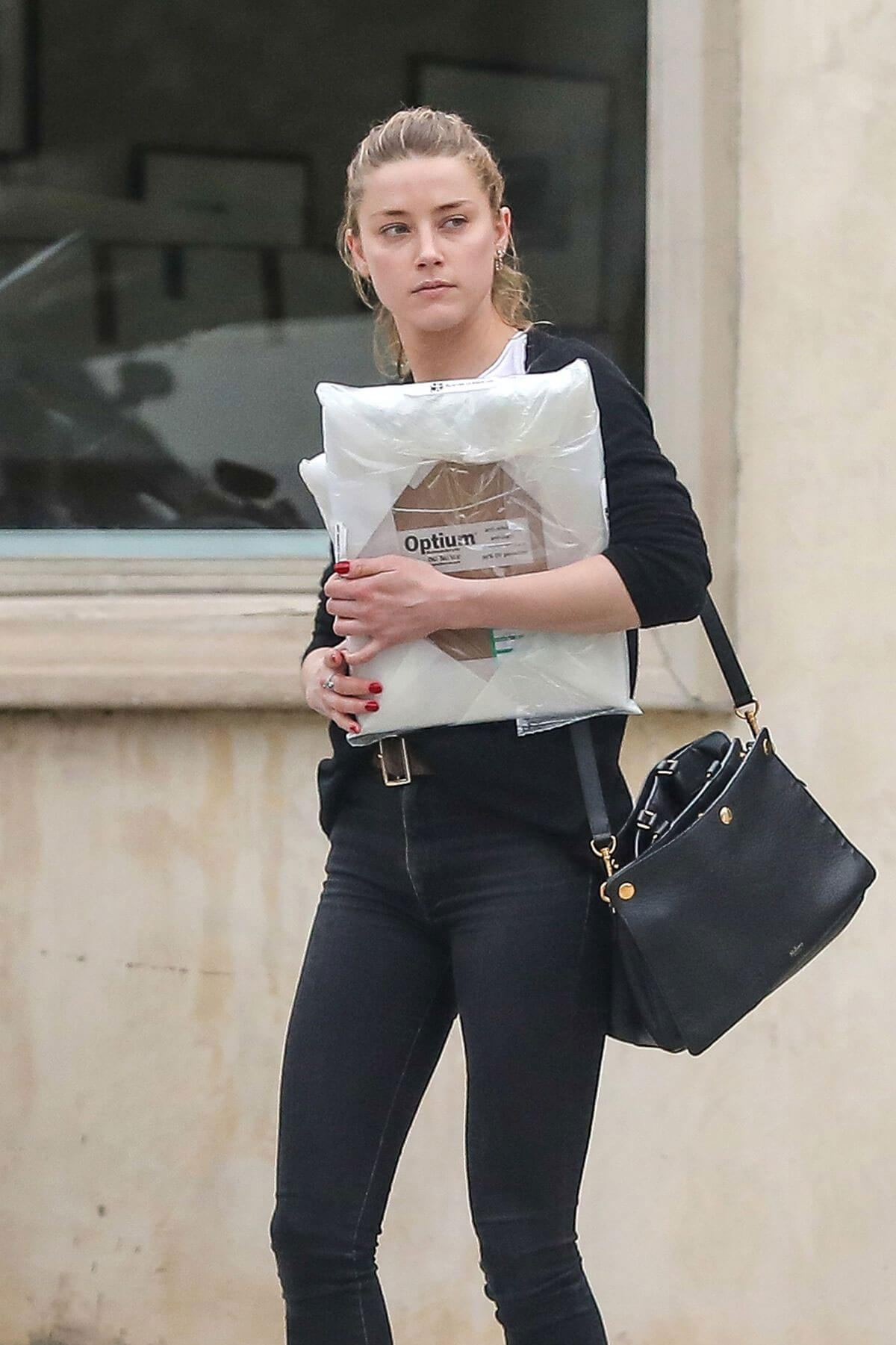 Amber Heard Stills Out in Los Angeles