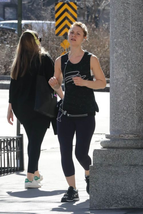 Claire Danes Stills Out Jogging in New York 1