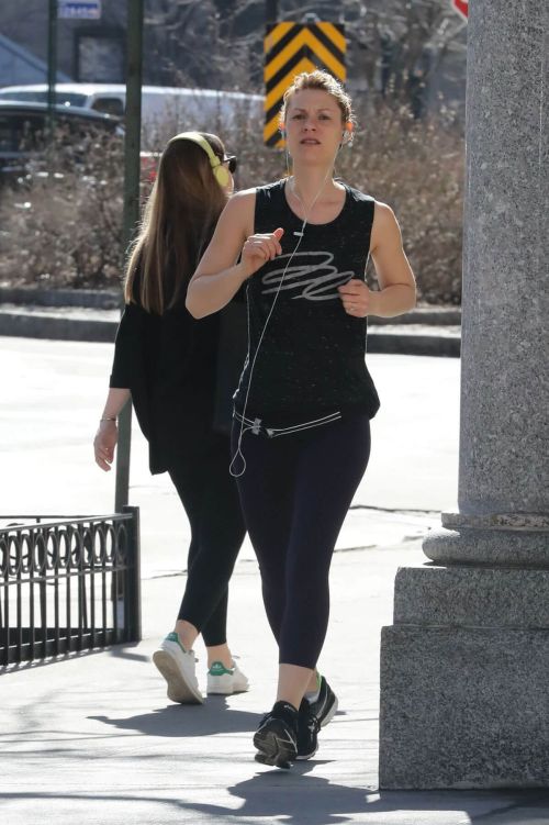 Claire Danes Stills Out Jogging in New York 5