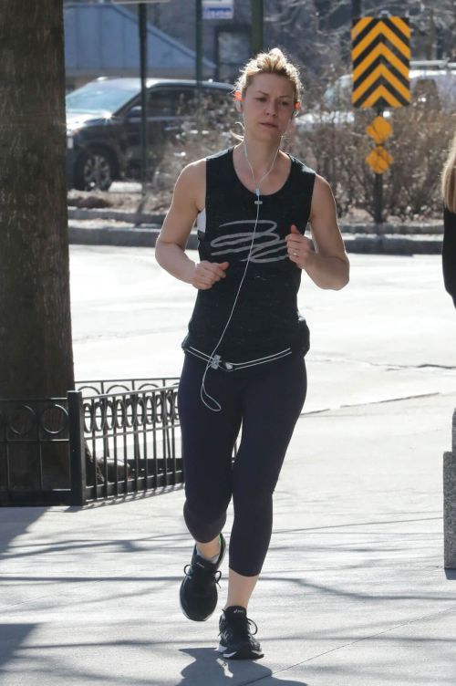 Claire Danes Stills Out Jogging in New York 7