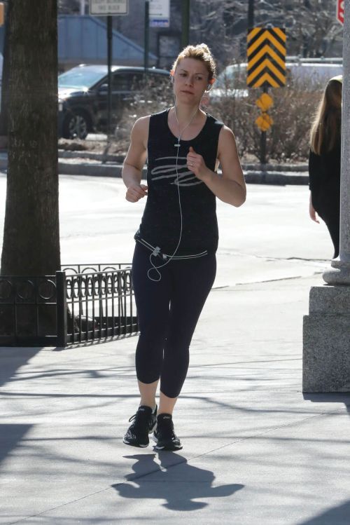 Claire Danes Stills Out Jogging in New York 8