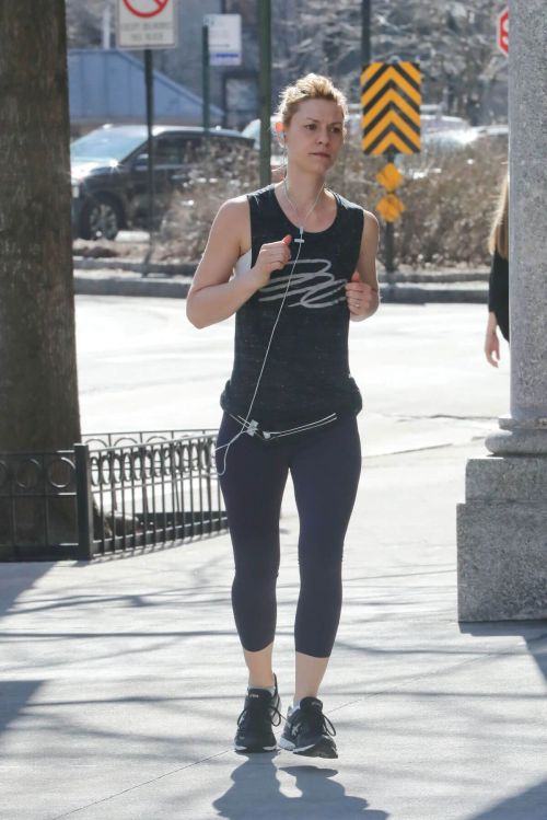 Claire Danes Stills Out Jogging in New York 10