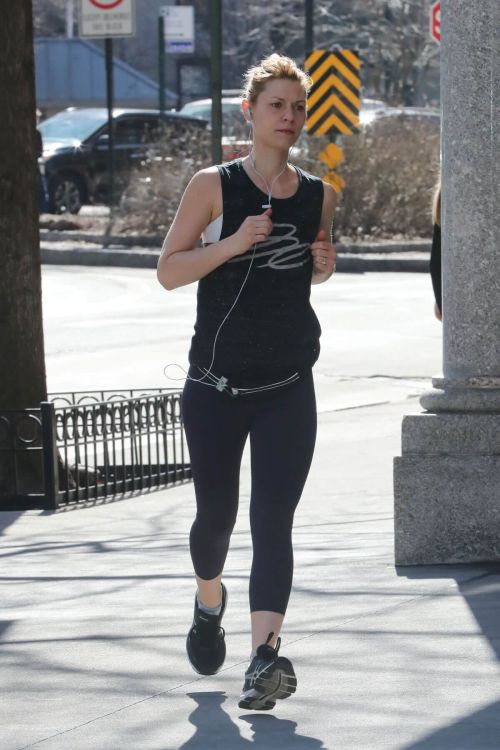 Claire Danes Stills Out Jogging in New York 11