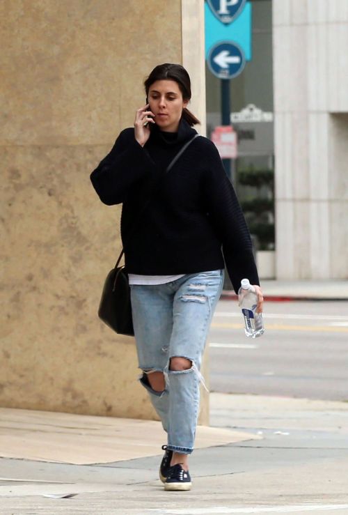 Jamie-Lynn Sigler Stills in Ripped Jeans Out in Los Angeles 2