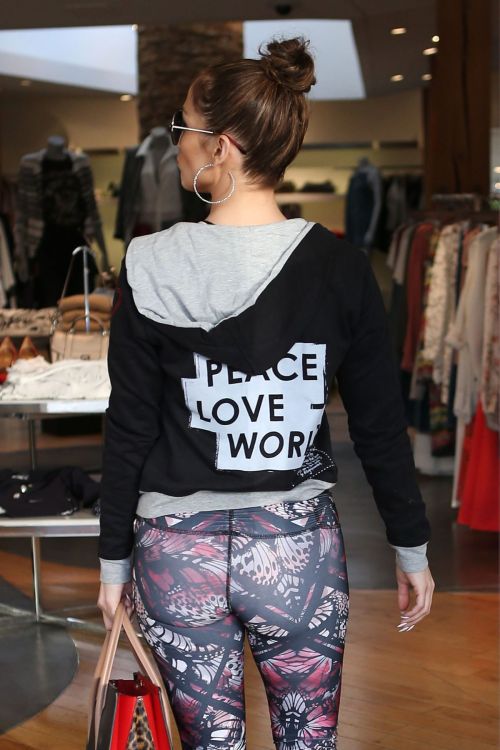 Jennifer Lopez Shopping in Beverly Hills 3