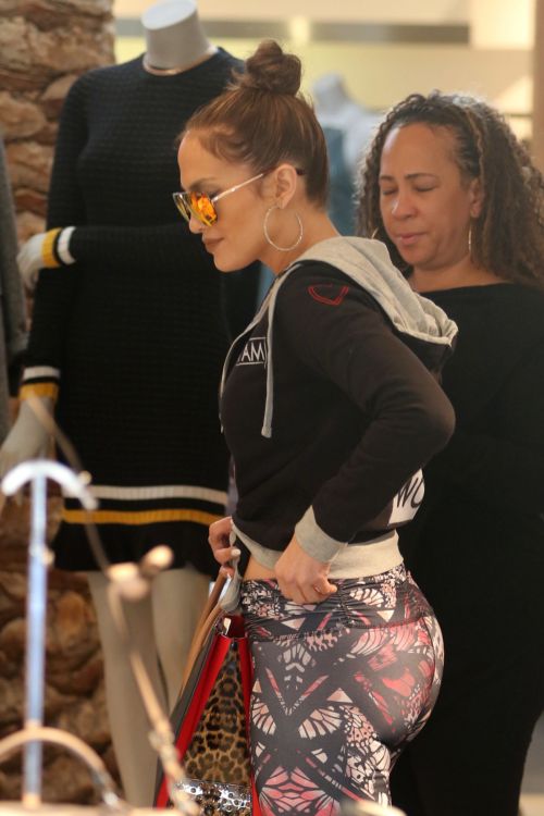 Jennifer Lopez Shopping in Beverly Hills 9