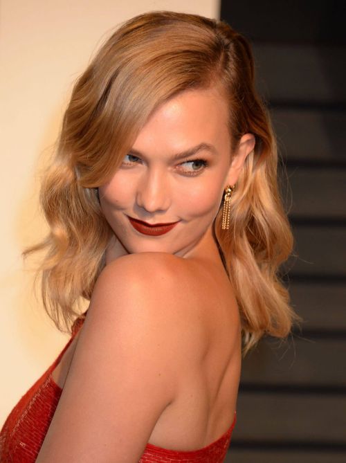 Karlie Kloss Stills at 2017 Vanity Fair Oscar Party in Beverly Hills 3