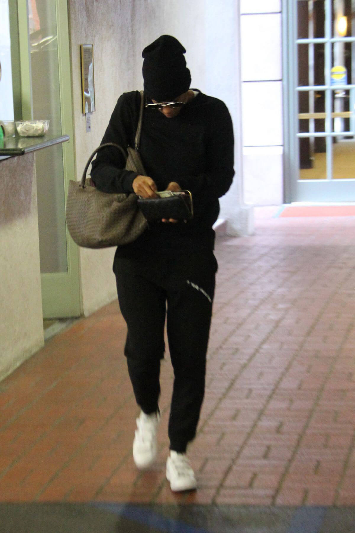 Kelly Rowland Leaves a Dentist Office in Beverly Hills