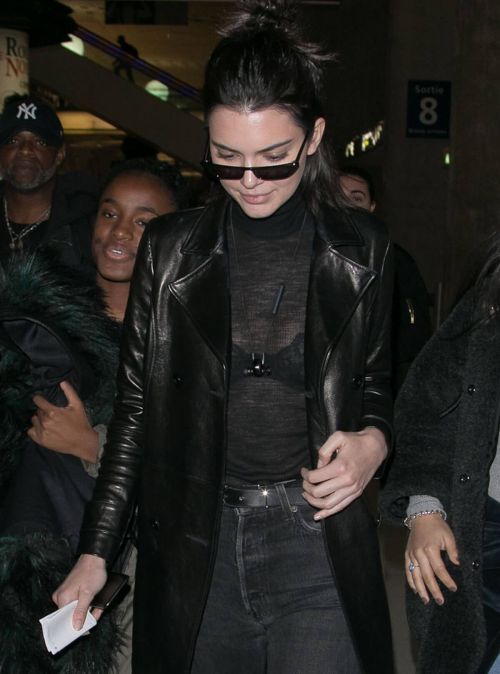 Kendall Jenner Stills at CDG Airport in Paris 2