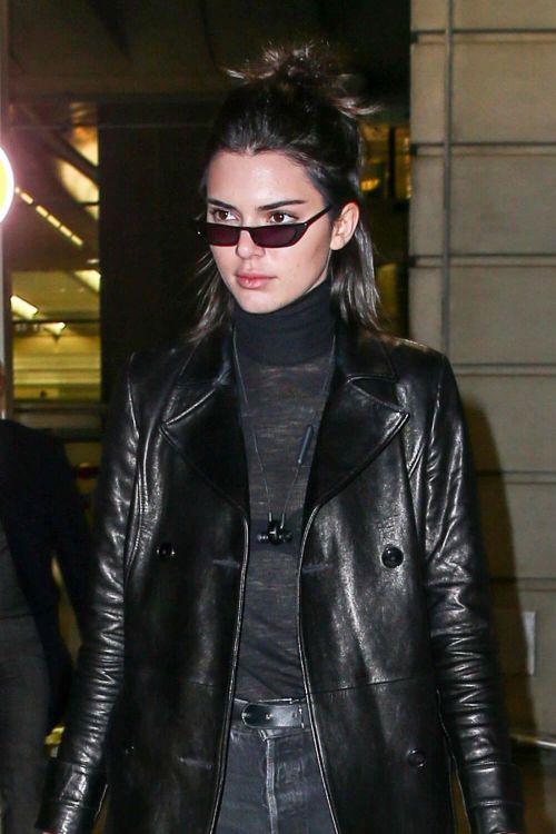 Kendall Jenner Stills at CDG Airport in Paris 4