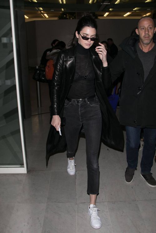 Kendall Jenner Stills at CDG Airport in Paris 8