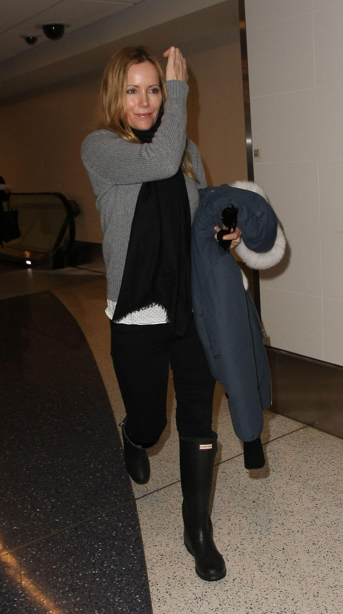 Leslie Mann at LAX AIrport in Los Angeles