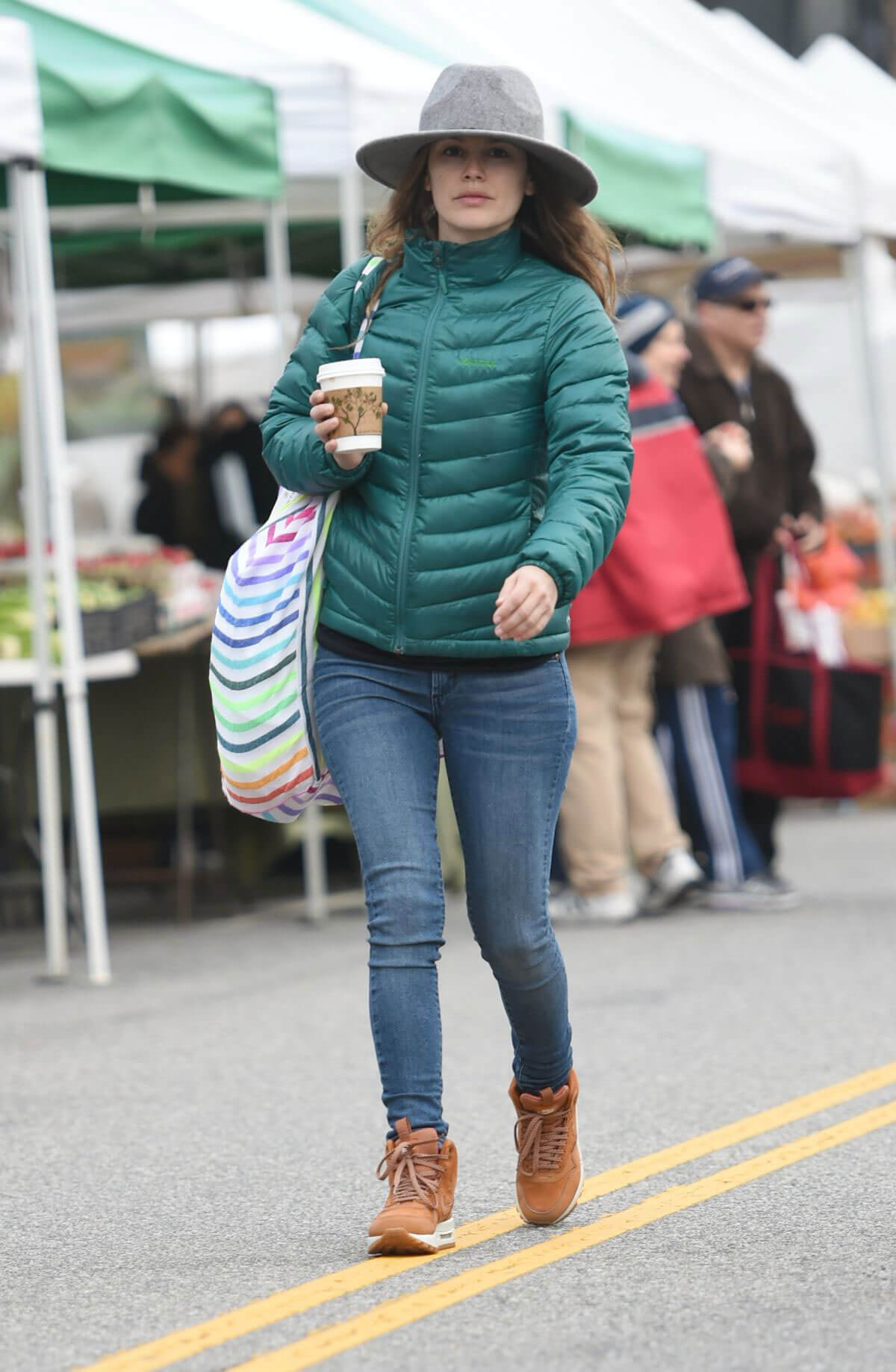 Rachel Bilson Stills Shopping at Farmers Market in Los Angeles