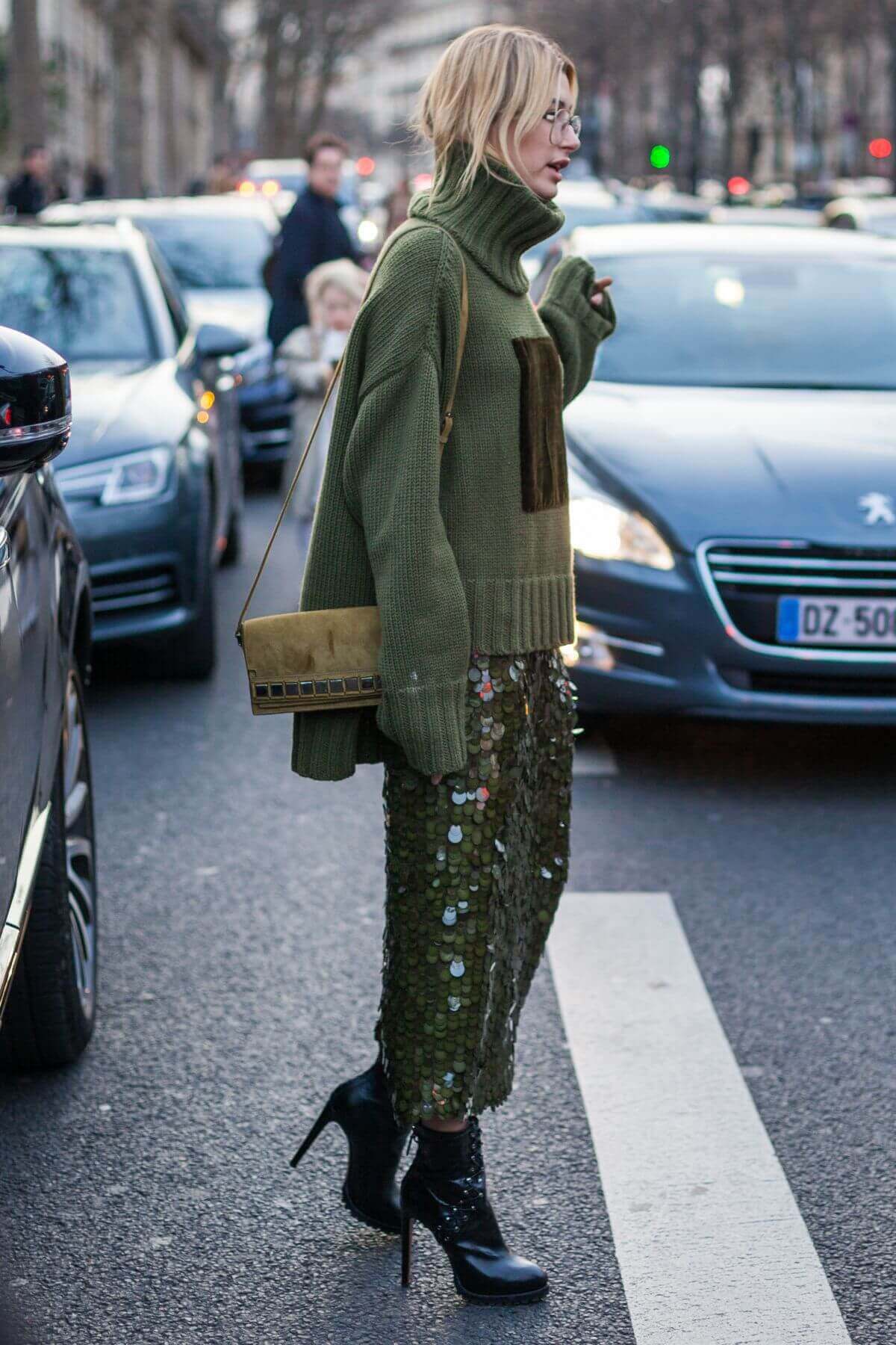 Hailey Rhode Baldwin Stills Out in Paris