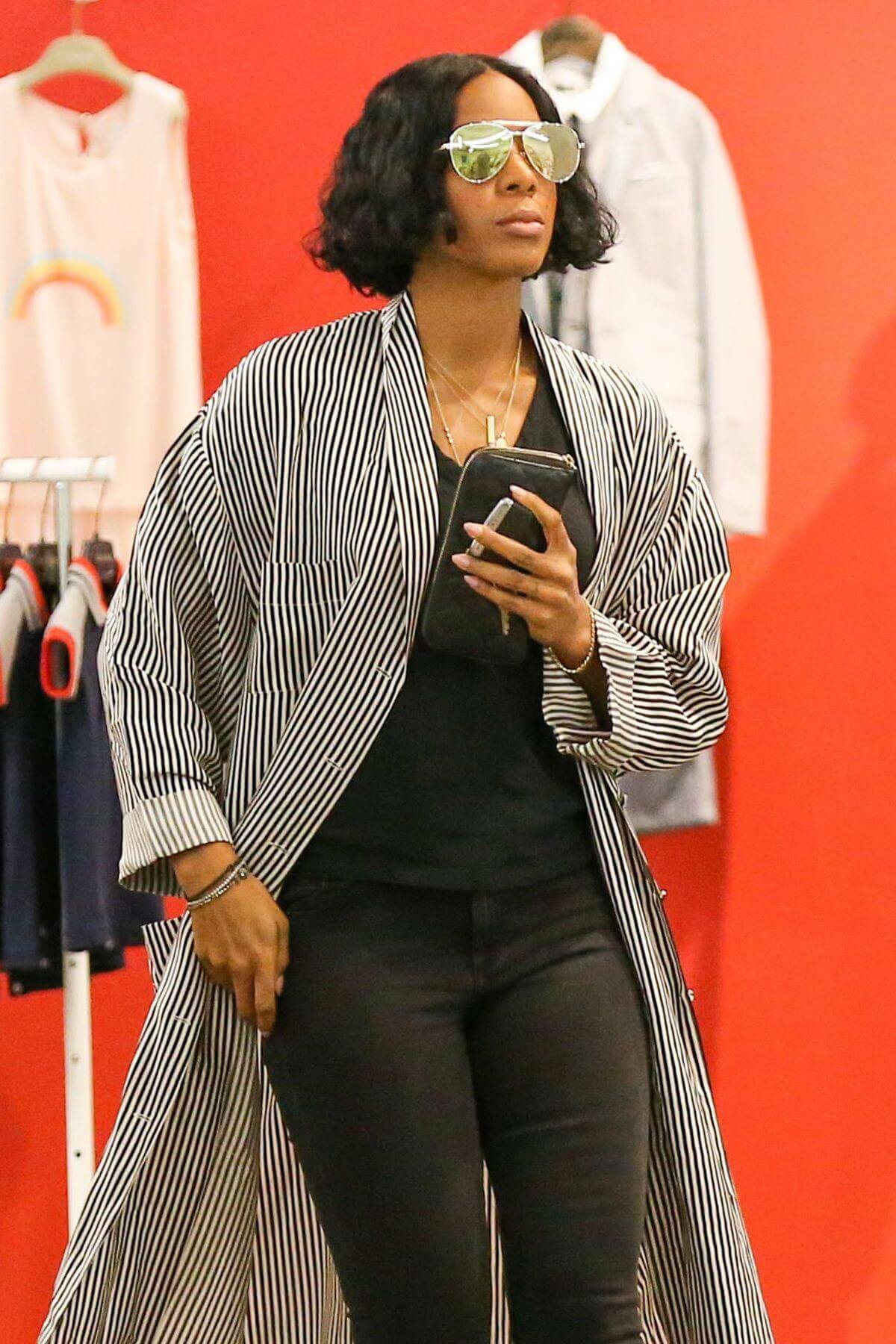 Kelly Rowland Stills Out Shopping in West Hollywood