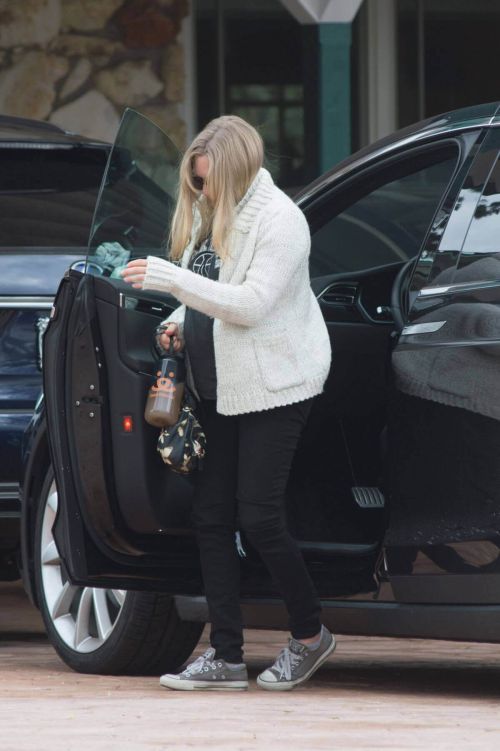 Pregnant Amanda Seyfried Stills Out and About in Los Angeles 3