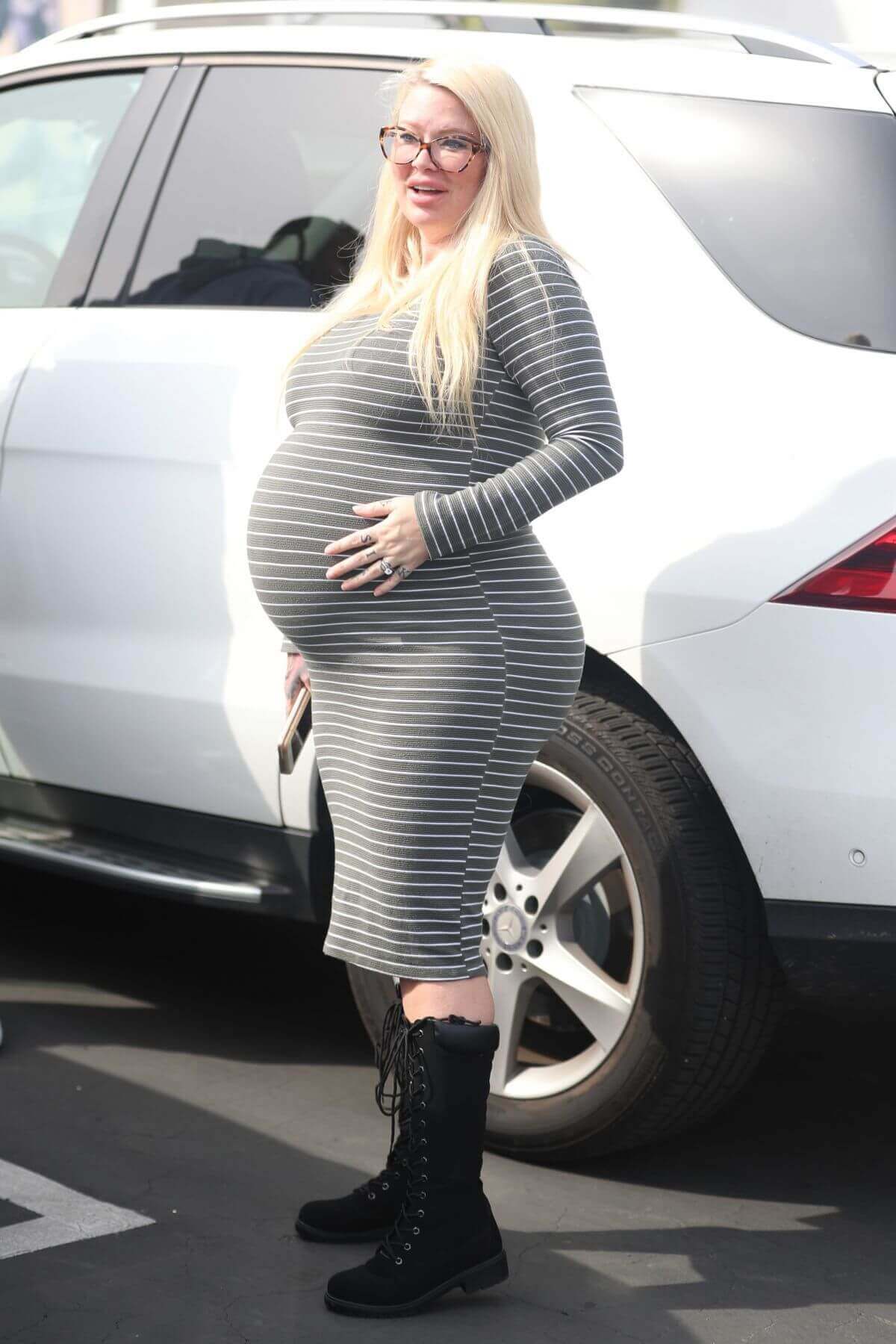 Pregnant Jenna Jameson Stills Out for Lunch at Fred Segal in West Hollywood