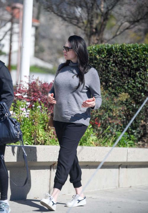 Pregnant Laura Prepon Stills Out and About in Glendale 1