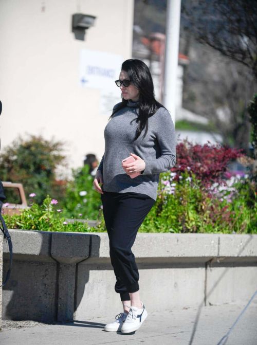 Pregnant Laura Prepon Stills Out and About in Glendale 3