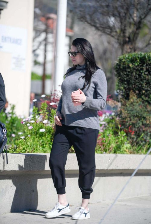 Pregnant Laura Prepon Stills Out and About in Glendale 4