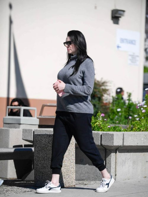 Pregnant Laura Prepon Stills Out and About in Glendale 5