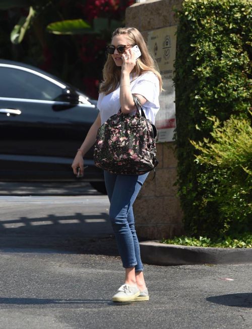 Amanda Seyfried at Coffee bean & Tea Leaf in Los Angeles 3