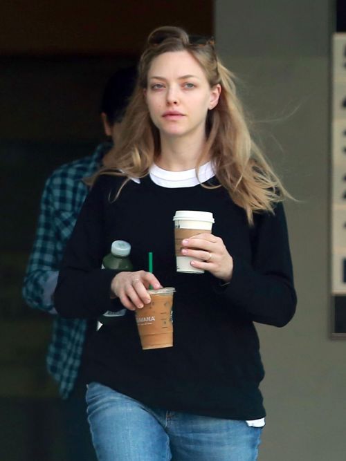 Amanda Seyfried and Thomas Sadoski at a Starbucks in Los Angeles 1