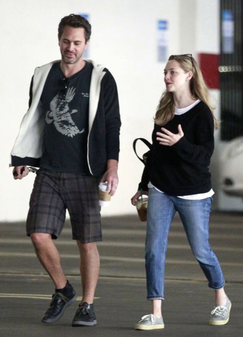 Amanda Seyfried and Thomas Sadoski at a Starbucks in Los Angeles 2