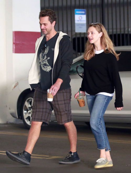 Amanda Seyfried and Thomas Sadoski at a Starbucks in Los Angeles 8