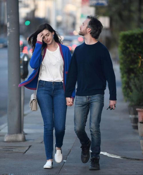 Anne Hathaway and Adam Shulman Stills Out for Dinner in Los Angeles 2