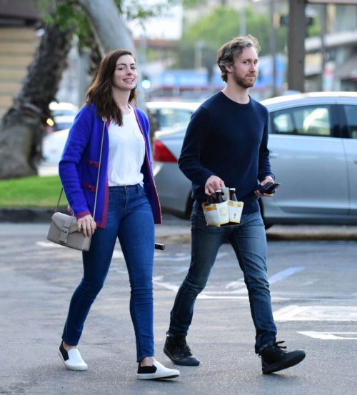 Anne Hathaway and Adam Shulman Stills Out for Dinner in Los Angeles 4