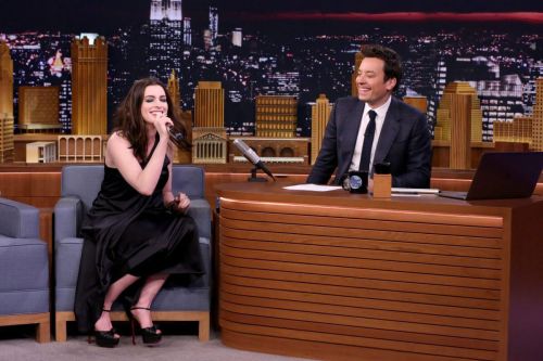 Anne Hathaway Stills at Tonight Show Starring Jimmy Fallon 3